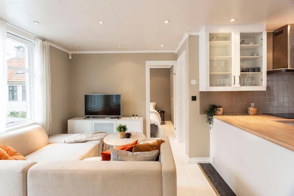 New! Modern Top Floor Apartment In Historic Area! Bergen Eksteriør bilde